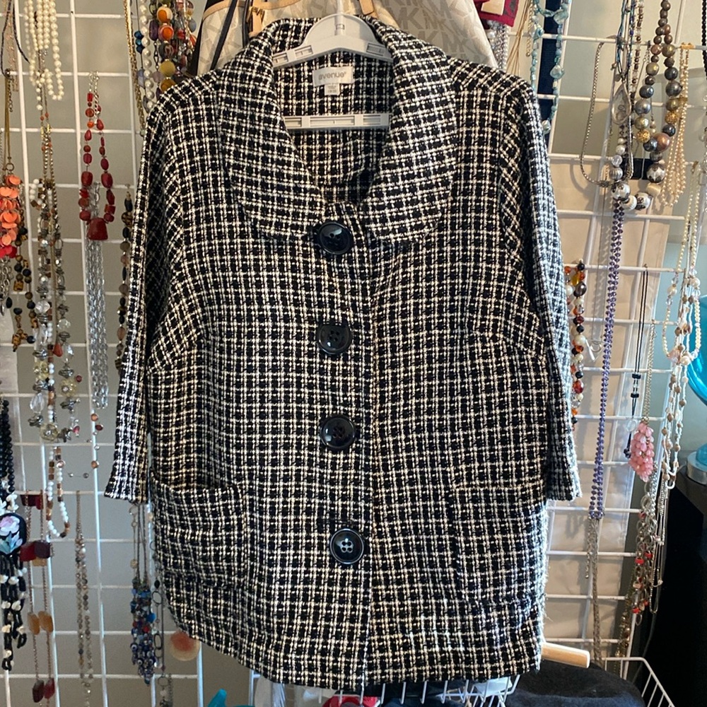 Avenue plus size 18/20 black and white Boucle jacket 3/4 sleeve